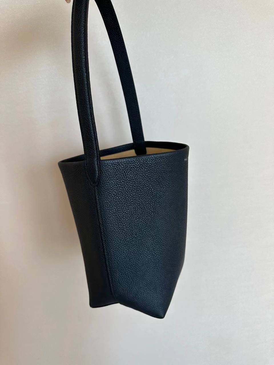 TR N/S Park Tote Bag in Black