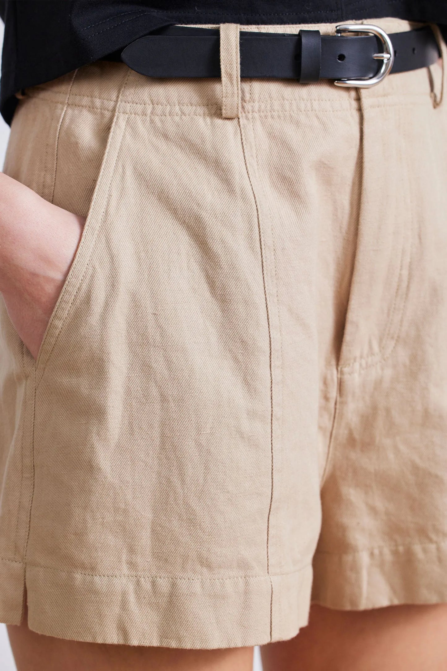 AA Veras Linen-Cotton Shorts in Desert