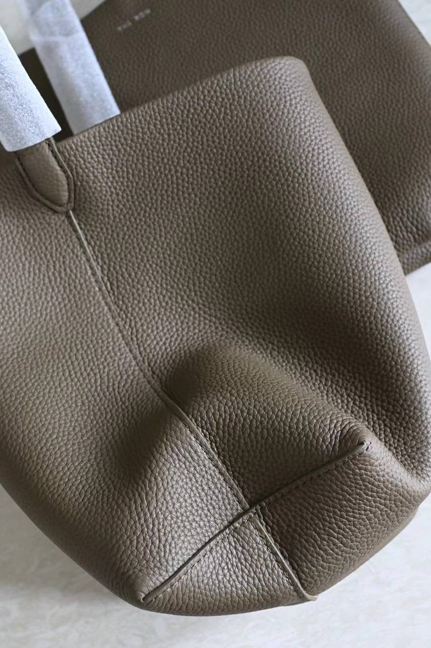TR N/S Park Tote Bag in Elephant