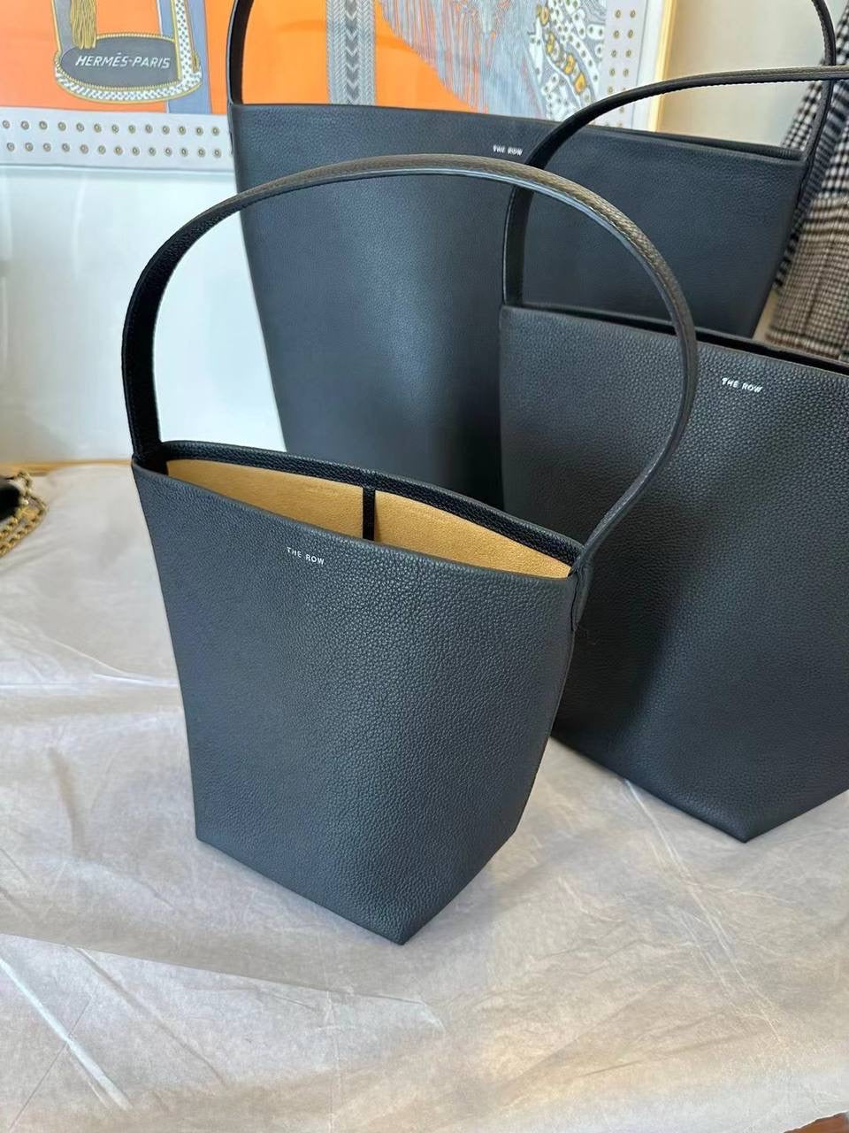 TR N/S Park Tote Bag in Black