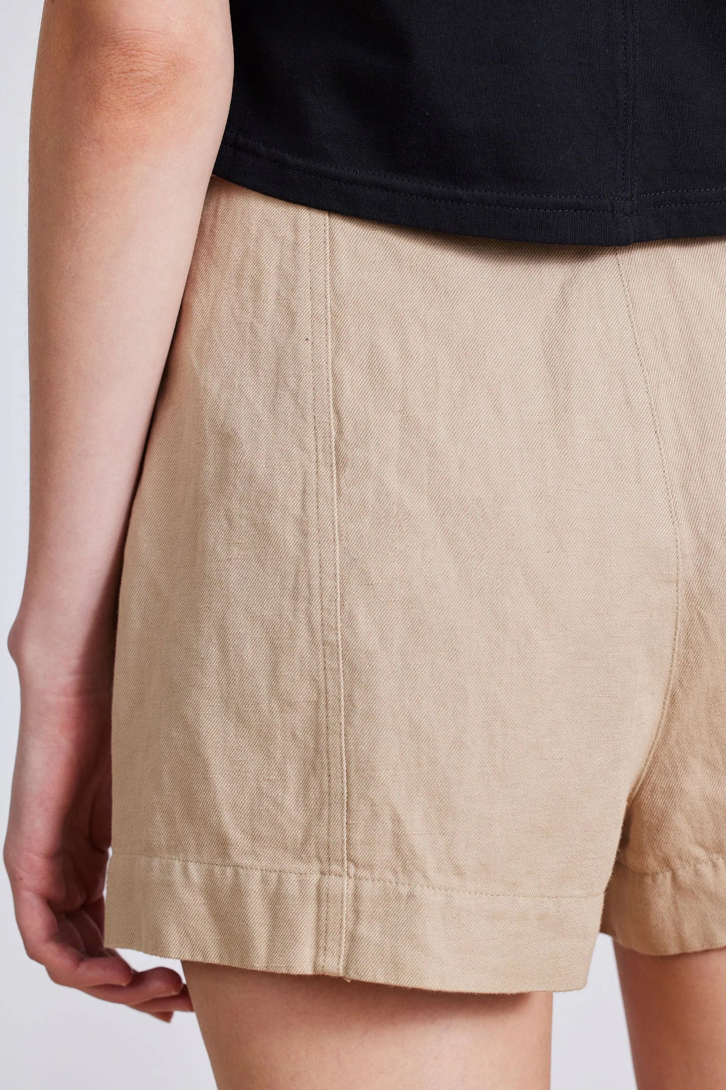 AA Veras Linen-Cotton Shorts in Desert