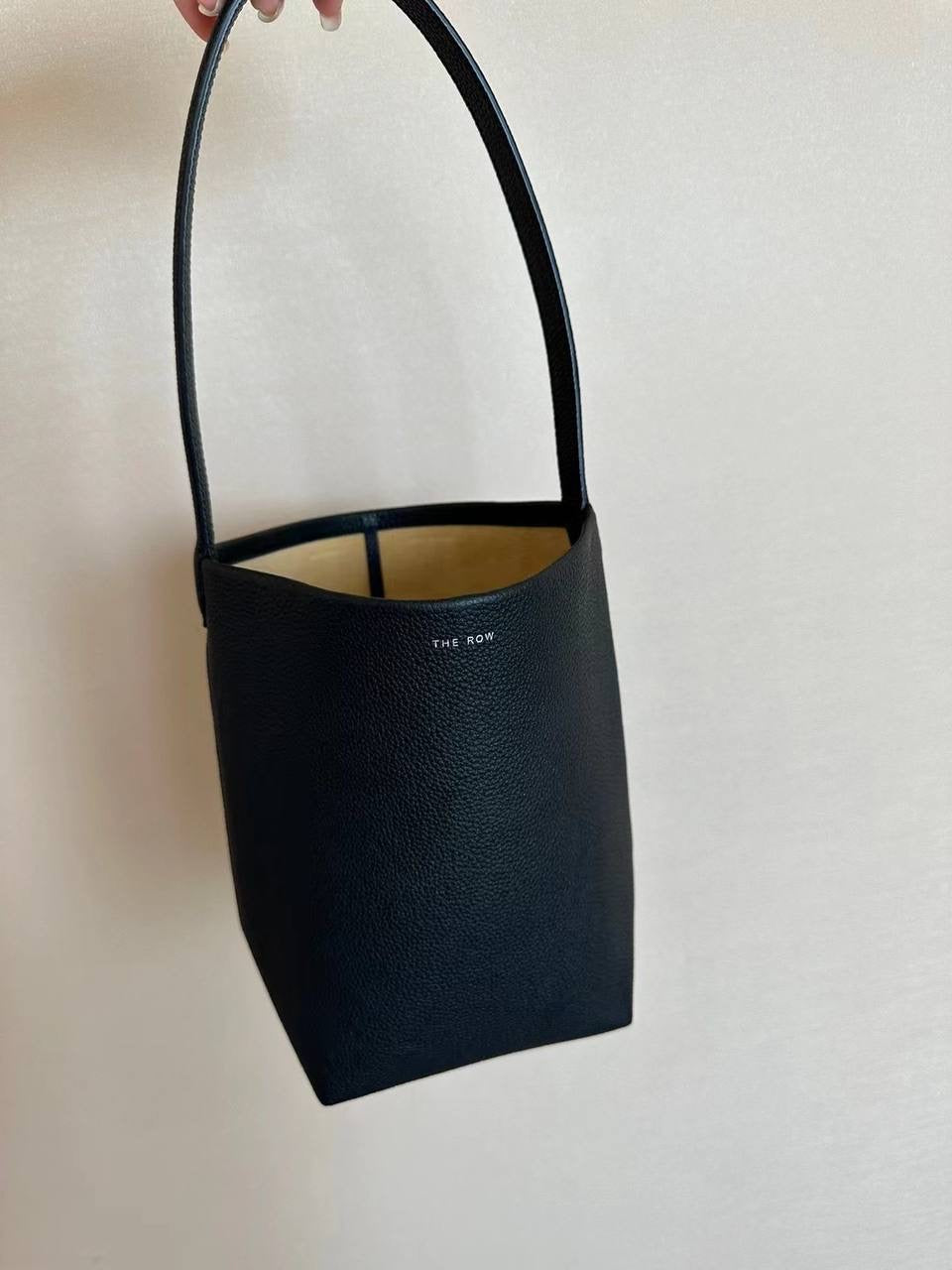 TR N/S Park Tote Bag in Black