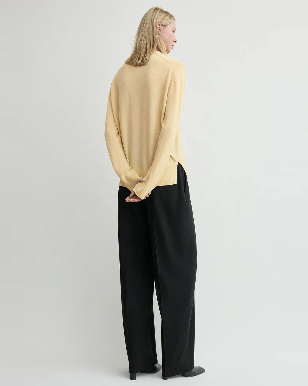 Tot Crew-neck Wool-Silk Fine Knit Sweater Pullover