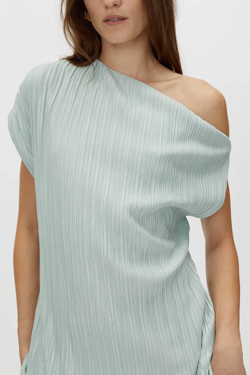 CM Shaw Cold Off-shoulder Top