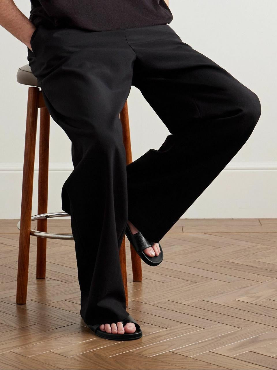 TR Hugh Grained Leather Sandals