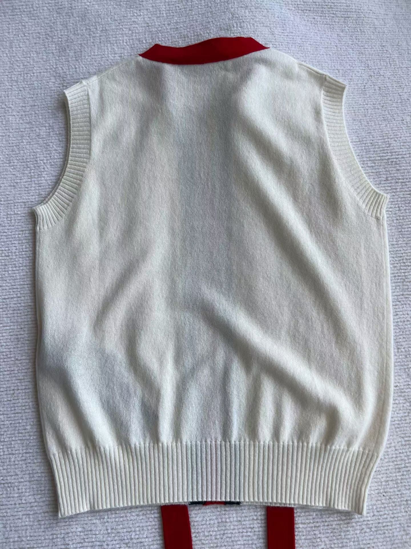 GC Web Stripe Tie-neck Cashmere Sleeveless Pullover Top in Cream