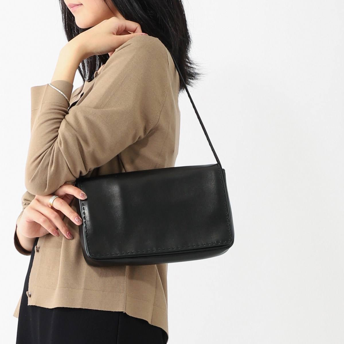 TR Nuance Leather Shoulder Bag in Black