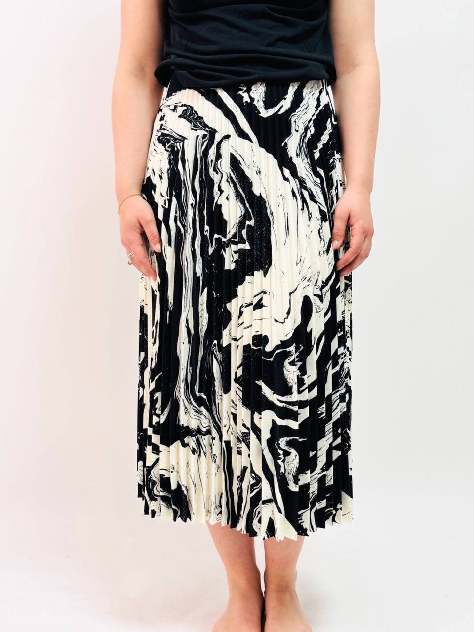 MMK Myy Marras Pleated Midi Skirt in Black/white Marble Ink