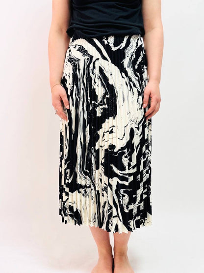 MMK Myy Marras Pleated Midi Skirt in Black/white Marble Ink