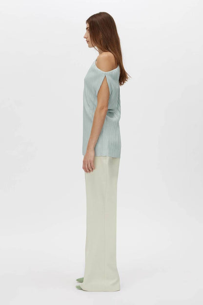 CM Shaw Cold Off-shoulder Top