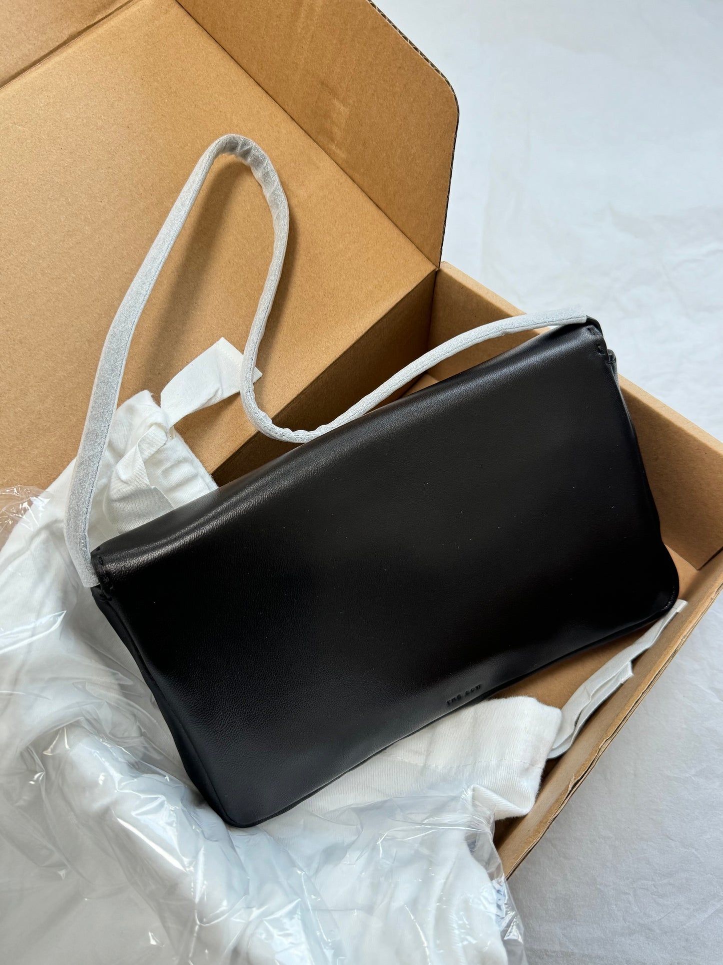 TR Nuance Leather Shoulder Bag in Black