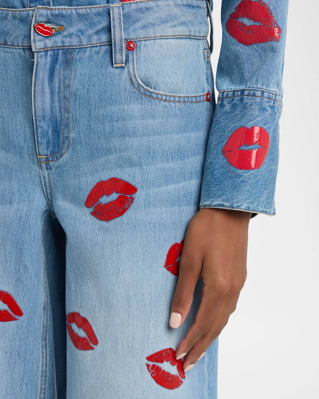 AO Amazing Low-Rise Baggy Jeans