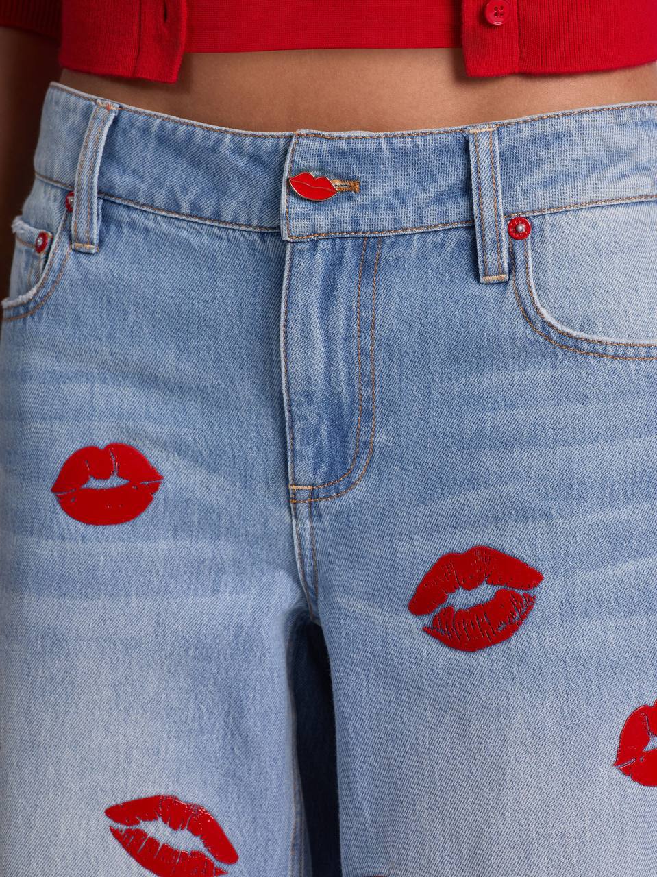 AO Amazing Low-Rise Baggy Jeans