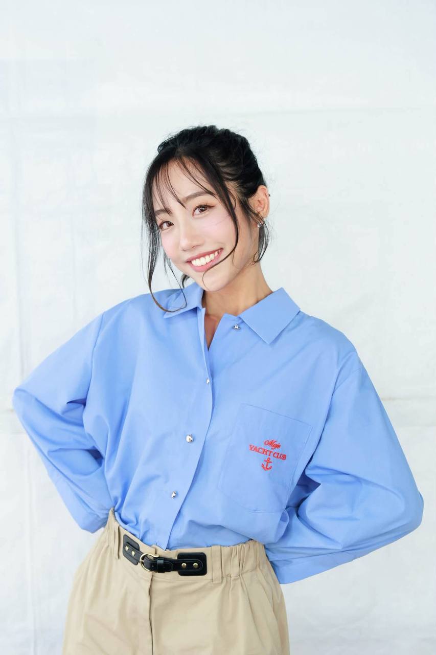 MJ Embroidered Pleated Cropped Shirt